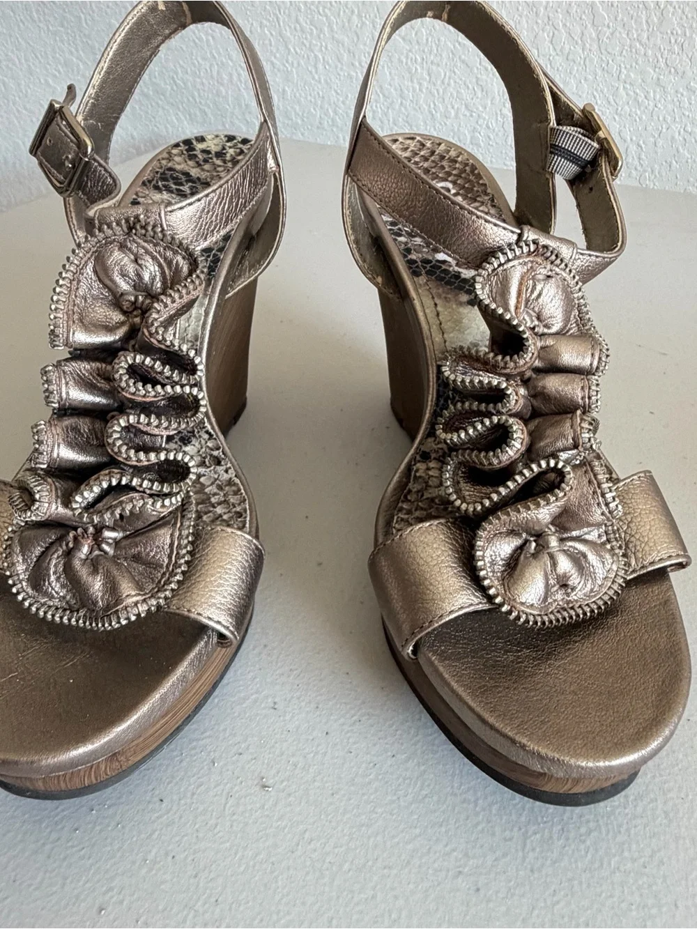 Gianni binni y2k ELLE Metallic Platform wood wedges Decorative Zipper Bow rare